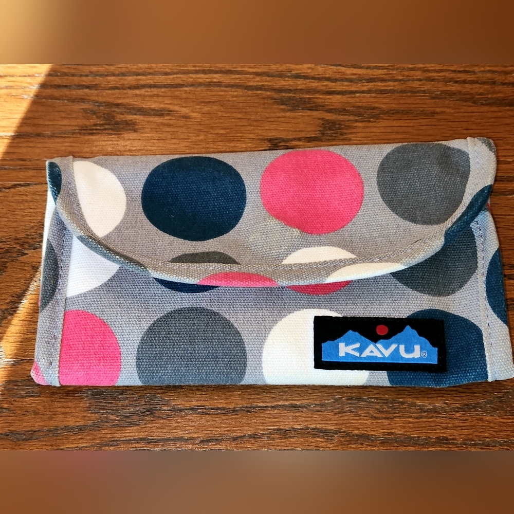 Women's In Great Used Condition Kavu Got Dots Large Pink And Gray Dot Wallet